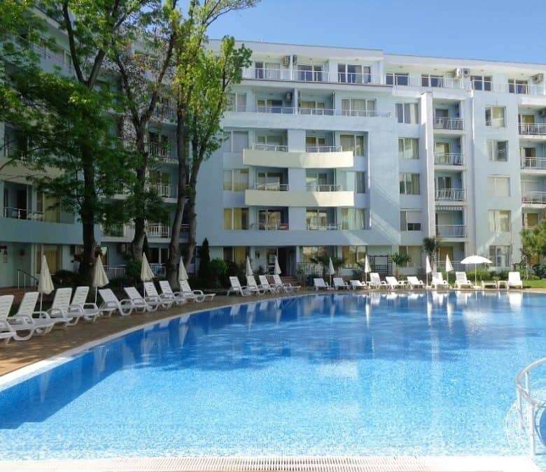 Apartment with pool view in Yassen, Sunny Beach, near the sea.
