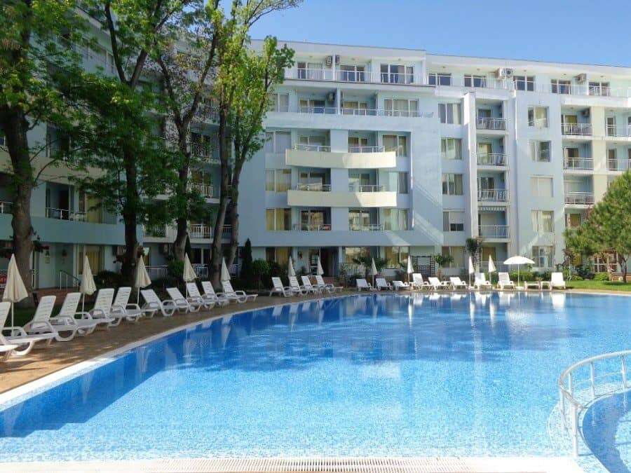 Apartment with pool view in Yassen, Sunny Beach, near the sea.