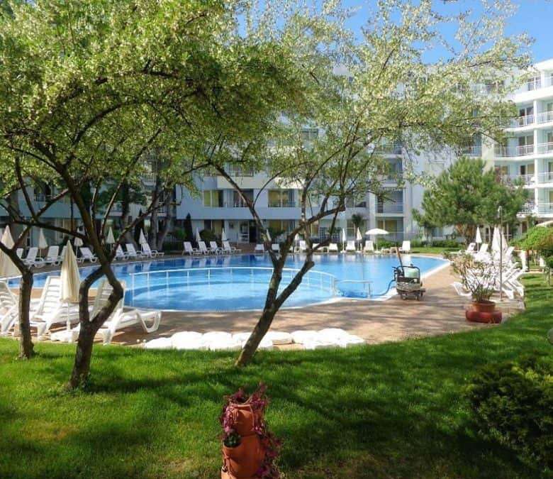 Apartment with pool view in Yassen, Sunny Beach, just 70m from the sea.