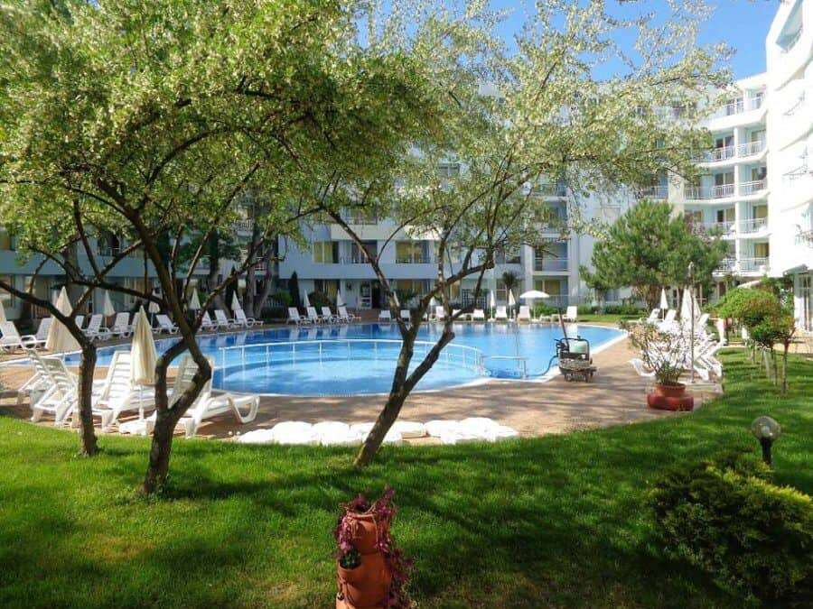 Apartment with pool view in Yassen, Sunny Beach, just 70m from the sea.