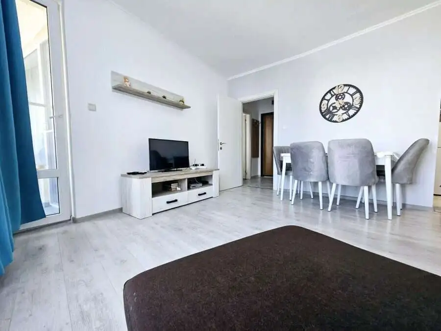 Bright modern 1-bedroom apartment with pool views in Yassen, just 70m from the sea.