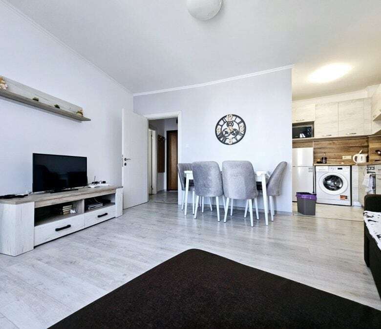 Bright 1-bedroom apartment with pool views, 64 m2, in Yassen near Sunny Beach, just 70 m from the se.