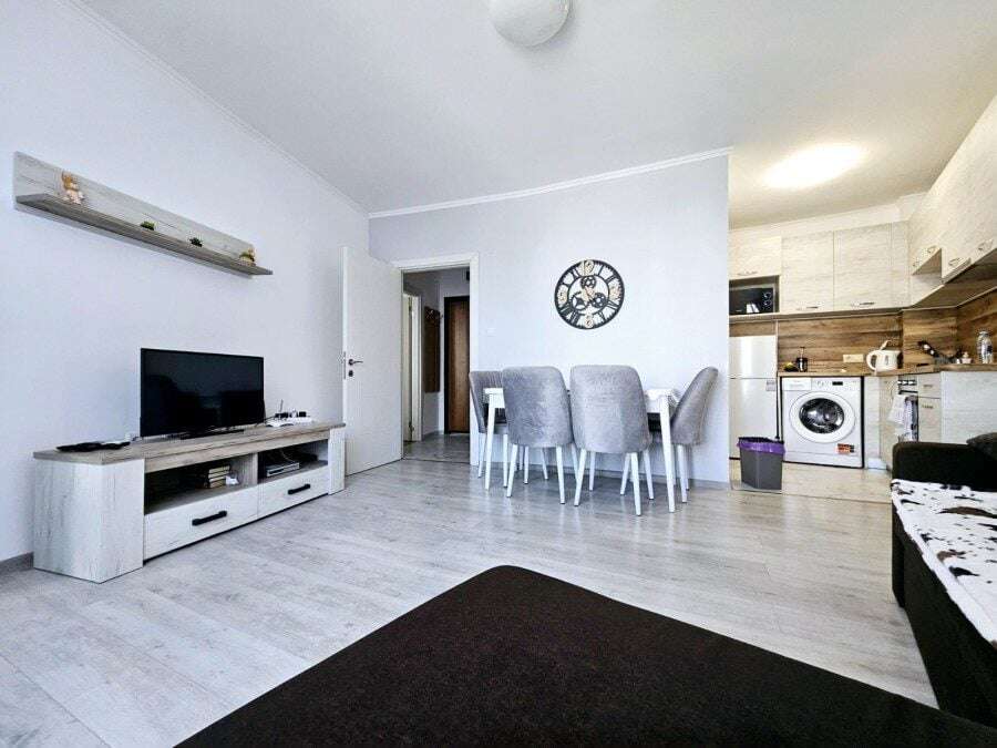 Bright 1-bedroom apartment with pool views, 64 m2, in Yassen near Sunny Beach, just 70 m from the se.