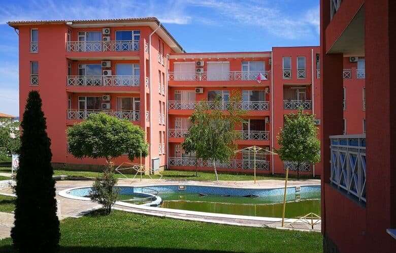 Bright 1-bedroom top floor apartment with elegant furniture, 57 sq.m., sunny day, in a residential c.