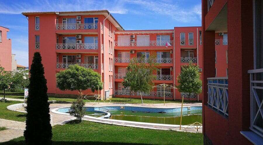 Bright 1-bedroom top floor apartment with elegant furniture, 57 sq.m., sunny day, in a residential c.
