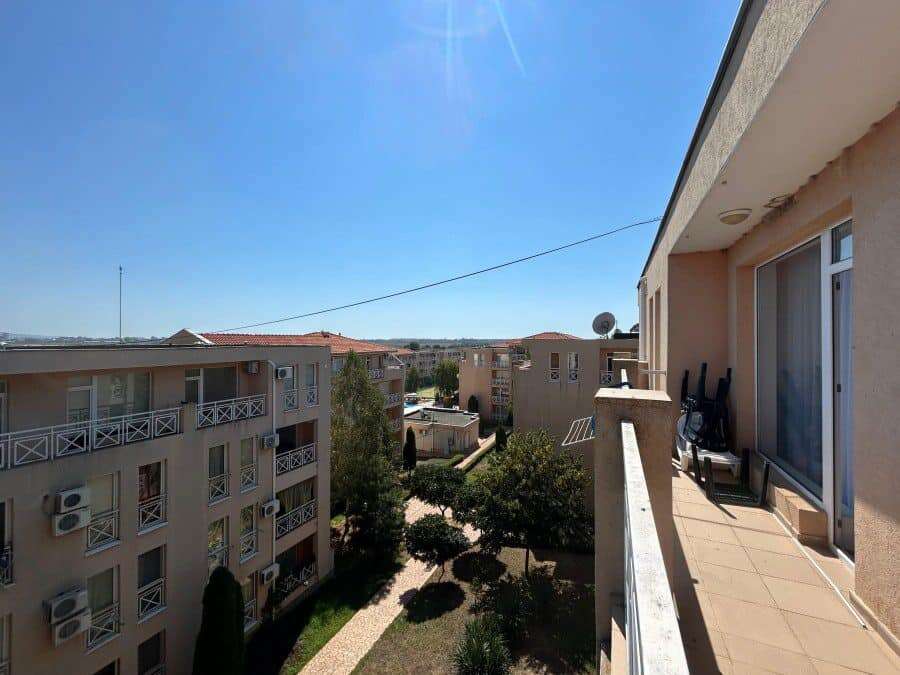 Bright 57 sq.m. apartment with spacious balcony and scenic views.