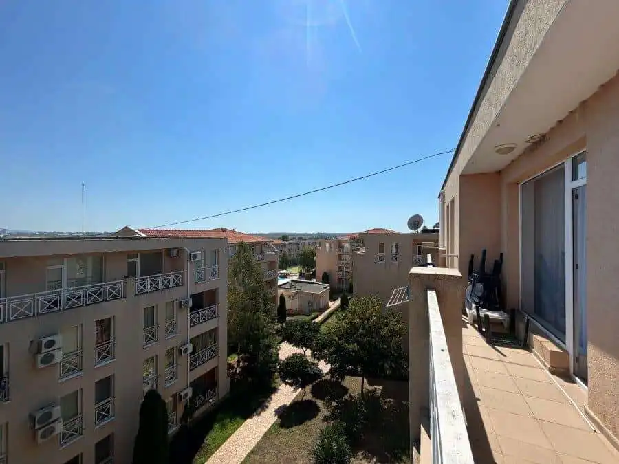 Bright 57 sq.m. apartment with spacious balcony and scenic views.