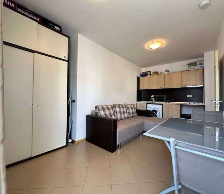 Bright 1-bedroom furnished apartment in the center of Sunny Beach, 52 sq.m., with modern amenities a.