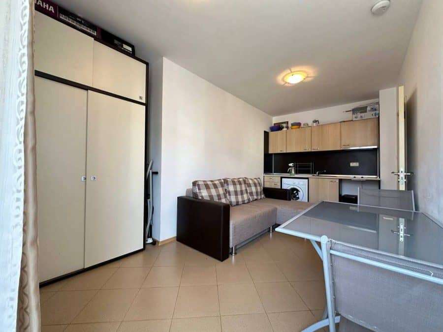 Bright 1-bedroom furnished apartment in the center of Sunny Beach, 52 sq.m., with modern amenities a.