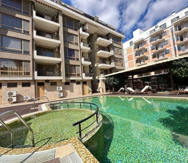 Apartment with pool in Tarantula complex, Sunny Beach, 400m from the sea.