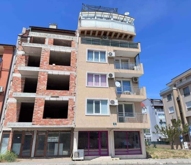 Apartment in Nessebar near the sea, 55 sq.m., with balcony and modern amenities.
