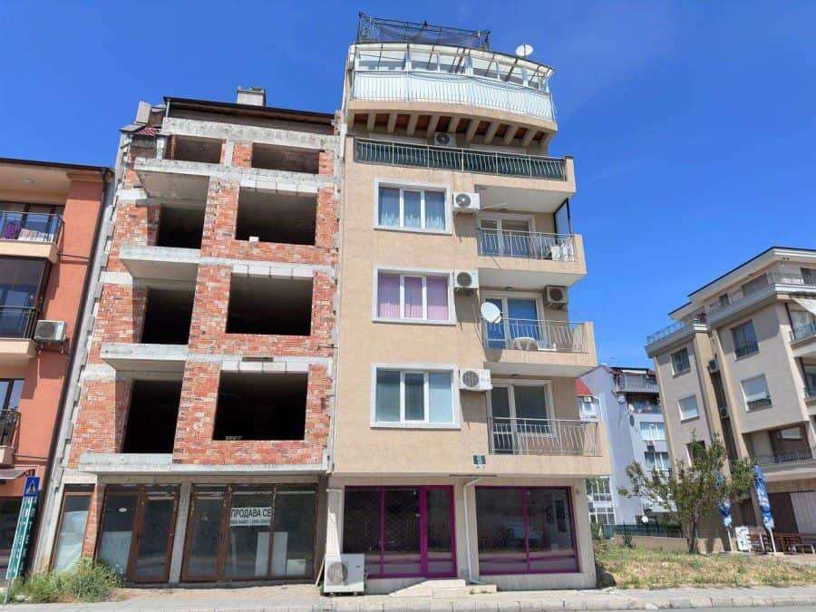 Apartment in Nessebar near the sea, 55 sq.m., with balcony and modern amenities.
