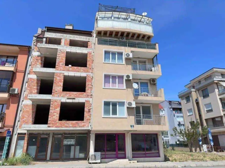 Apartment in Nessebar near the sea, 55 sq.m., with balcony and modern amenities.