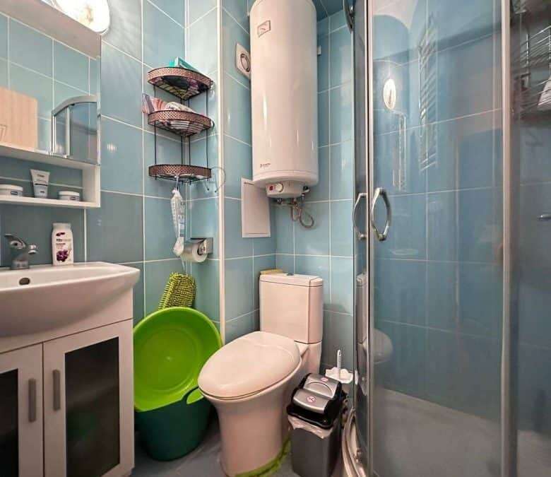 Small bathroom in a 1-bedroom apartment close to the sea in Nessebar, Bulgaria.