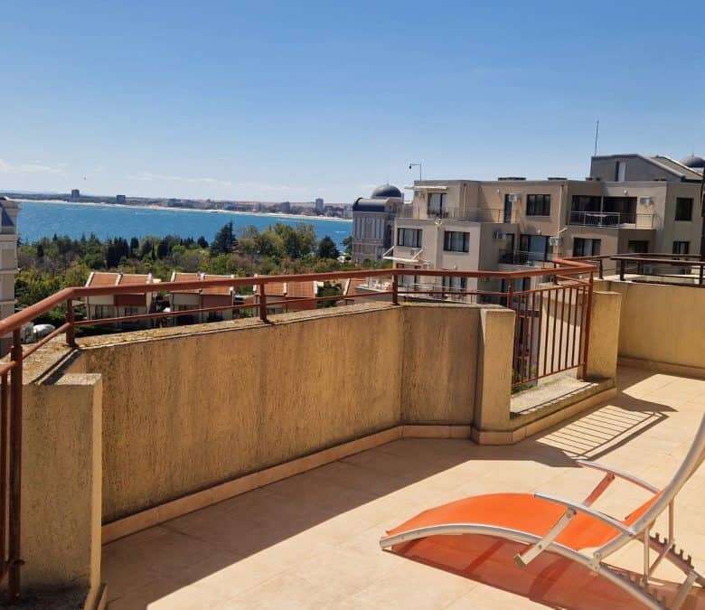 Sea view top floor studio with terrace in Sveti Vlas.