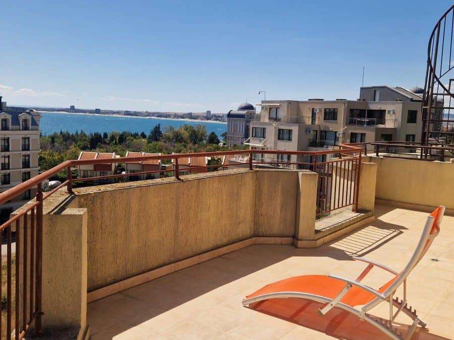 Sea view top floor studio with terrace in Sveti Vlas.