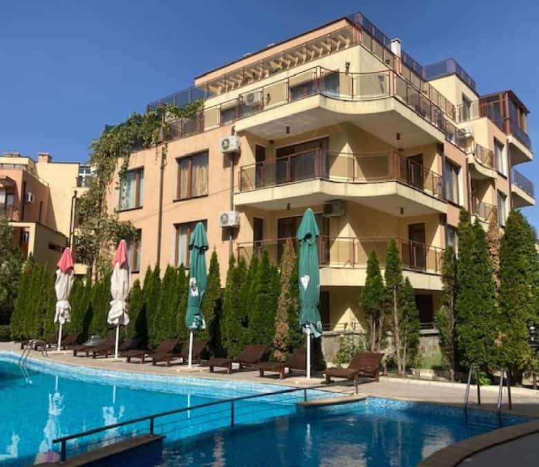 Sea view top floor studio in Sveti Vlas with panoramic terrace.