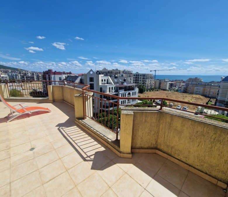 Sea view top floor studio with large terrace in Sveti Vlas.