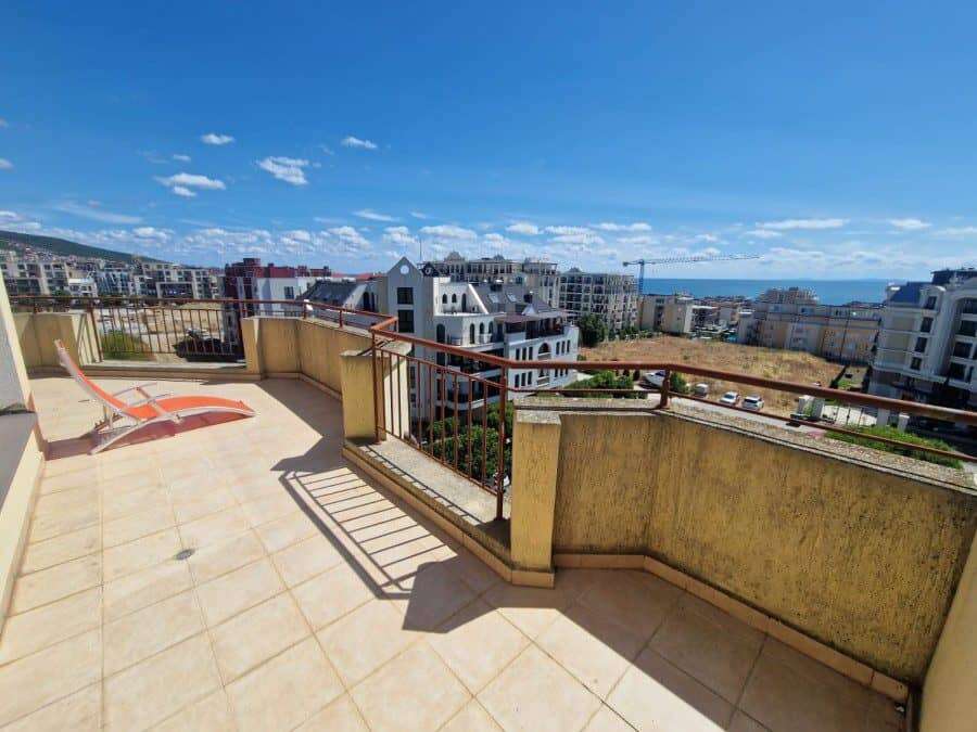 Sea view top floor studio with large terrace in Sveti Vlas.