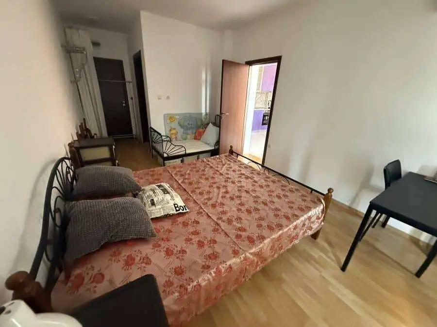 Bright 1-bedroom, 2-bathroom fully furnished apartment with sunny exposure, 62 sq.m., perfect for co.