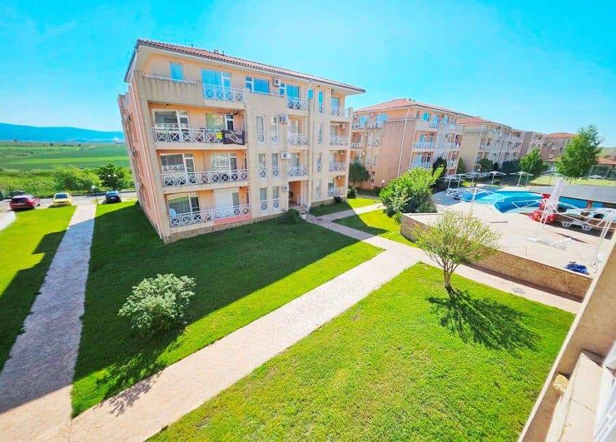 Bright 1-bedroom, 2-bath apartment with balcony, ideal for comfortable living.