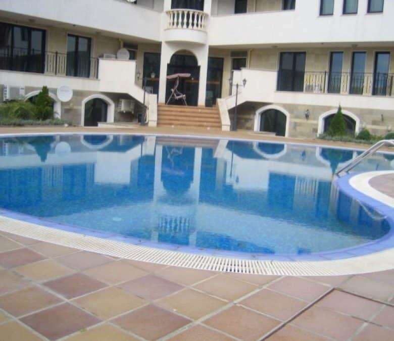 Floor apartment with sea views and large terrace in South Bay, Sveti Vlas.
