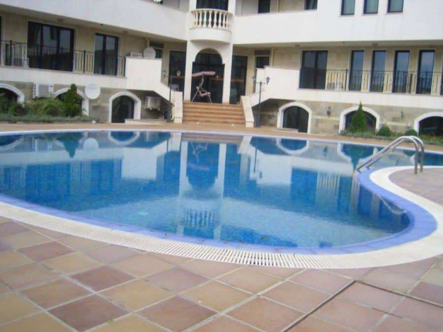 Floor apartment with sea views and large terrace in South Bay, Sveti Vlas.