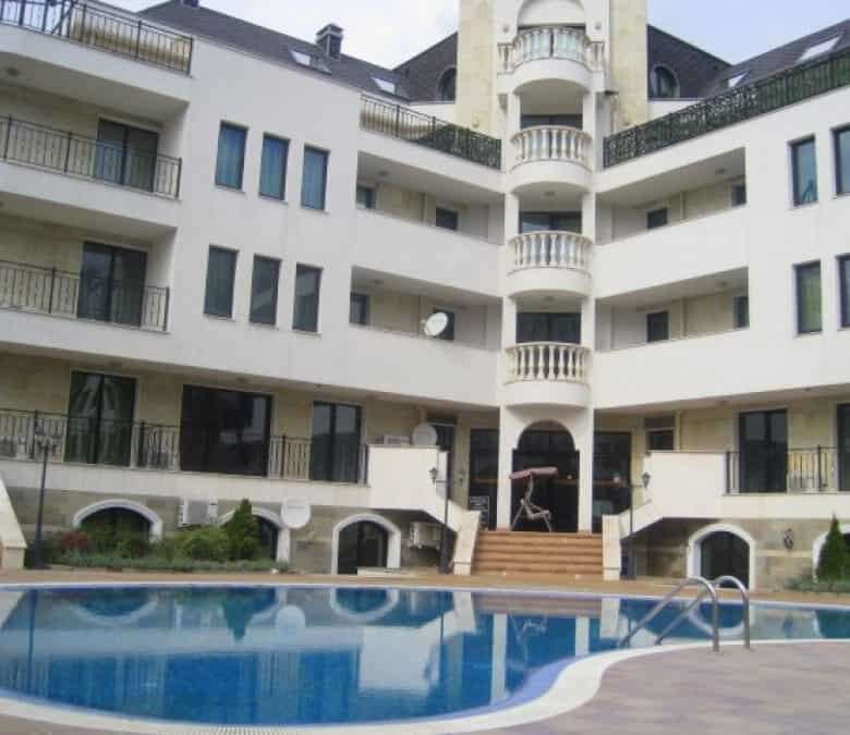 Sea view 1-bedroom apartment in Sveti Vlas with large terrace.