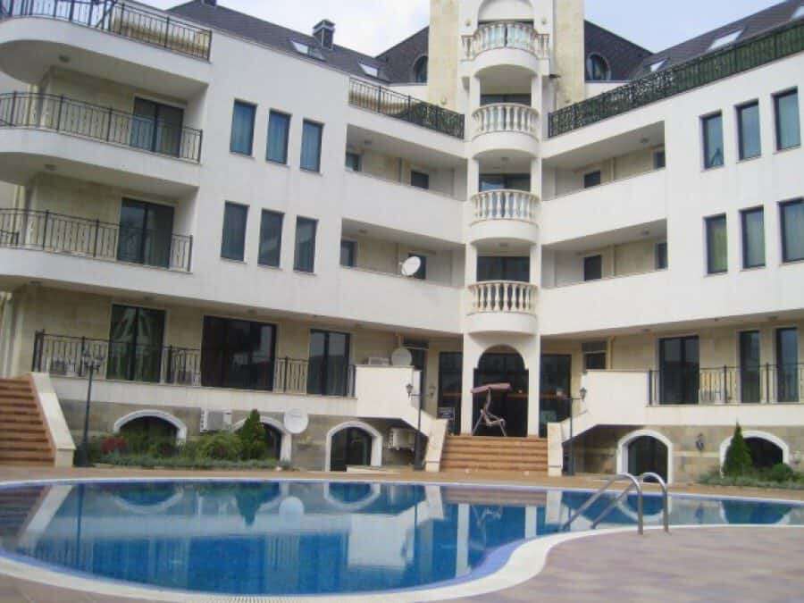 Sea view 1-bedroom apartment in Sveti Vlas with large terrace.
