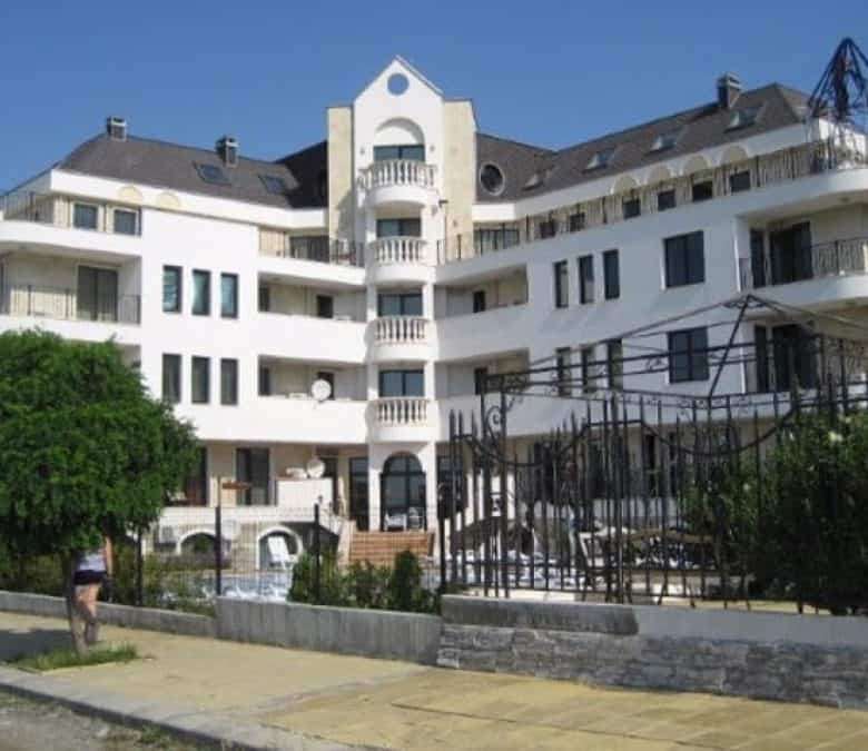 Seaside apartment in Sveti Vlas with balconies, large terrace, and sea views.