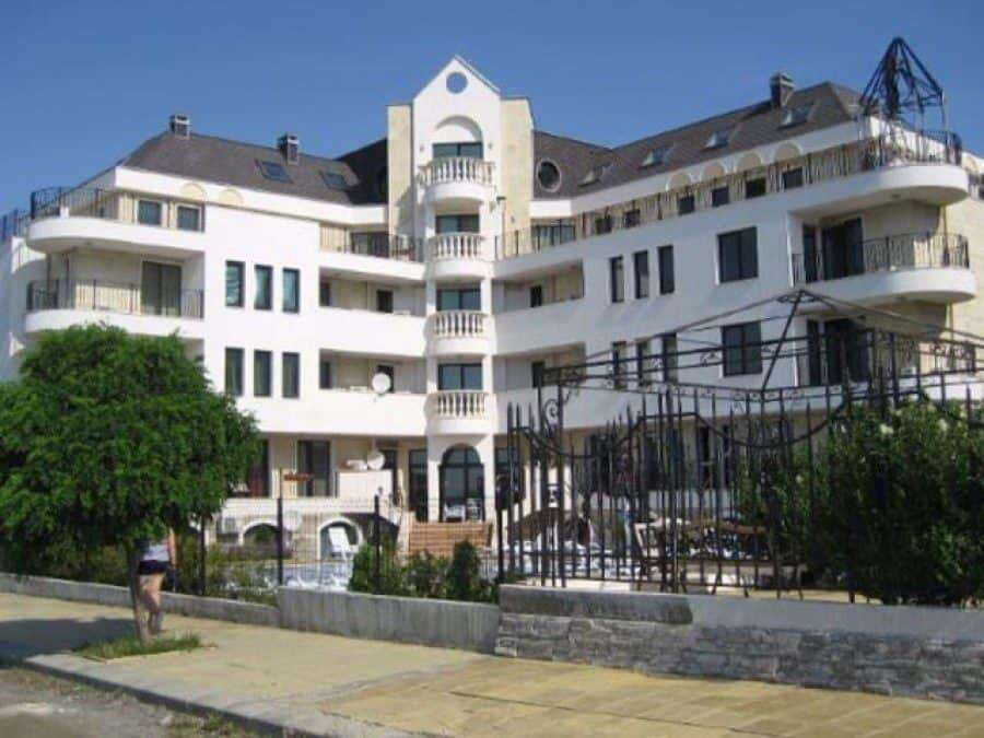 Seaside apartment in Sveti Vlas with balconies, large terrace, and sea views.