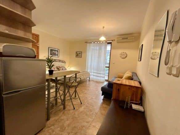 Furnished studio apartment with 40 sq.m. space in Apollon complex, Ravda, featuring modern amenities.