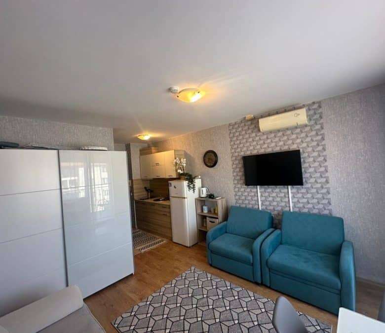 Top floor studio apartment with pool views, 34 sq.m., in Ravda's Apollon complex.