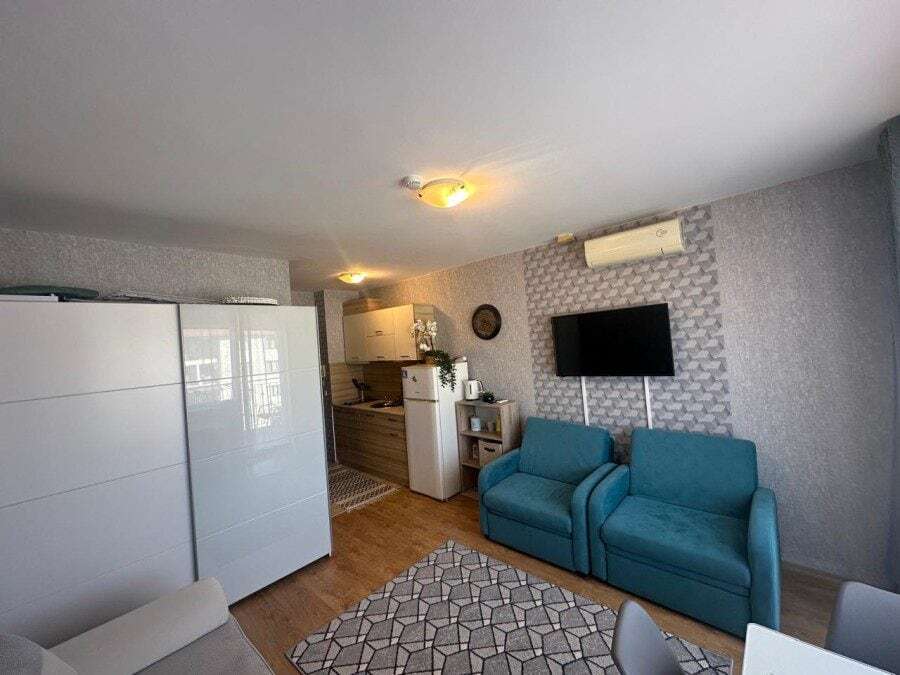 Top floor studio apartment with pool views, 34 sq.m., in Ravda's Apollon complex.