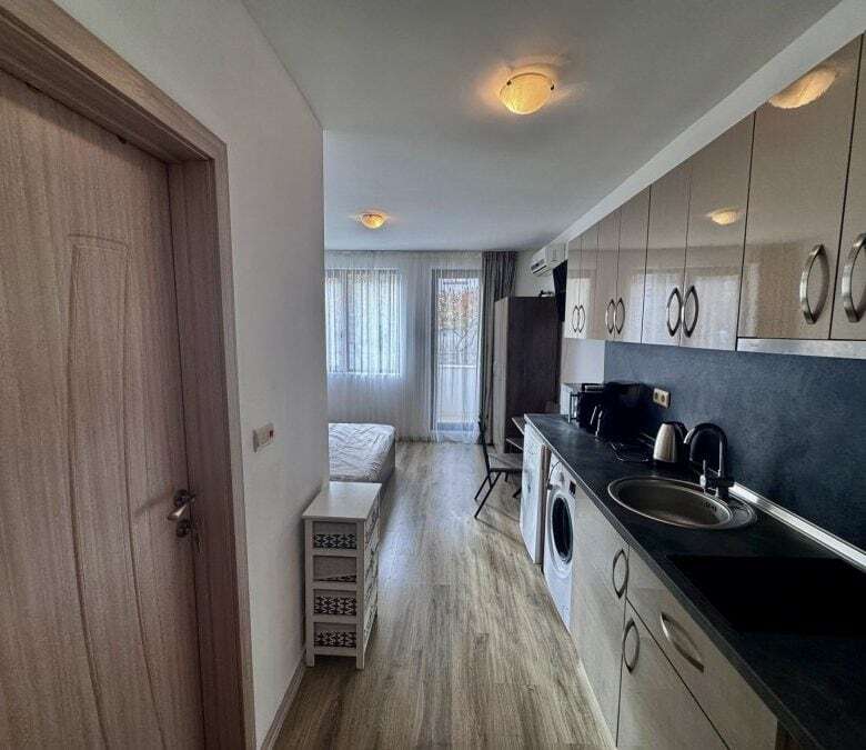 Studio apartment with garden views, 31 sq.m., located on the ground floor of Apollon complex in Ravd.