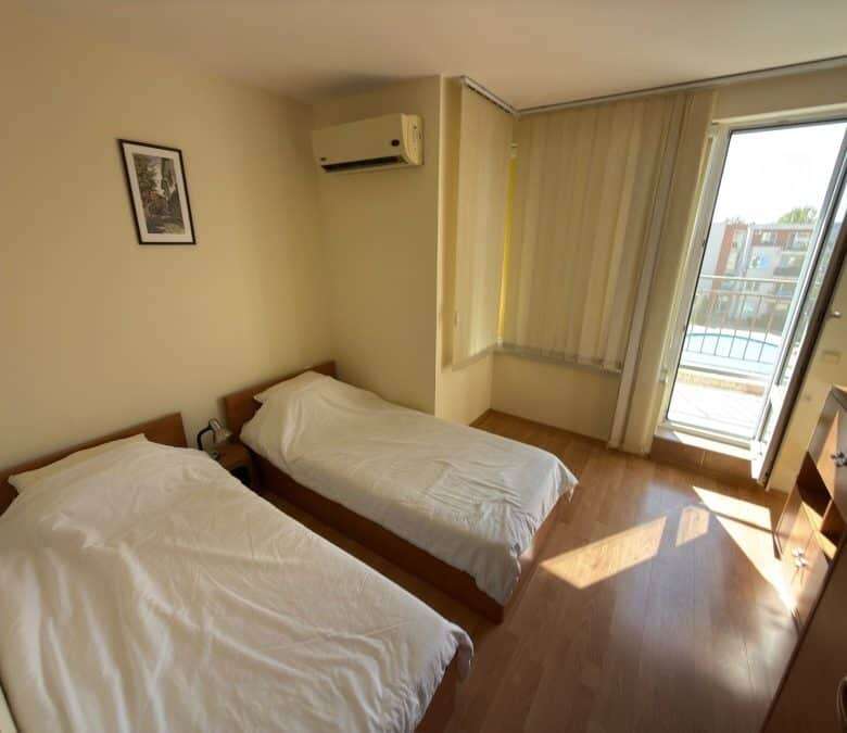Floor apartment with two bedrooms near the sea.
