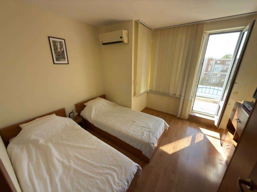Floor apartment with two bedrooms near the sea.