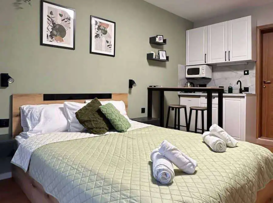 Bright studio with modern kitchenette and sea views in Sveti Vlas.