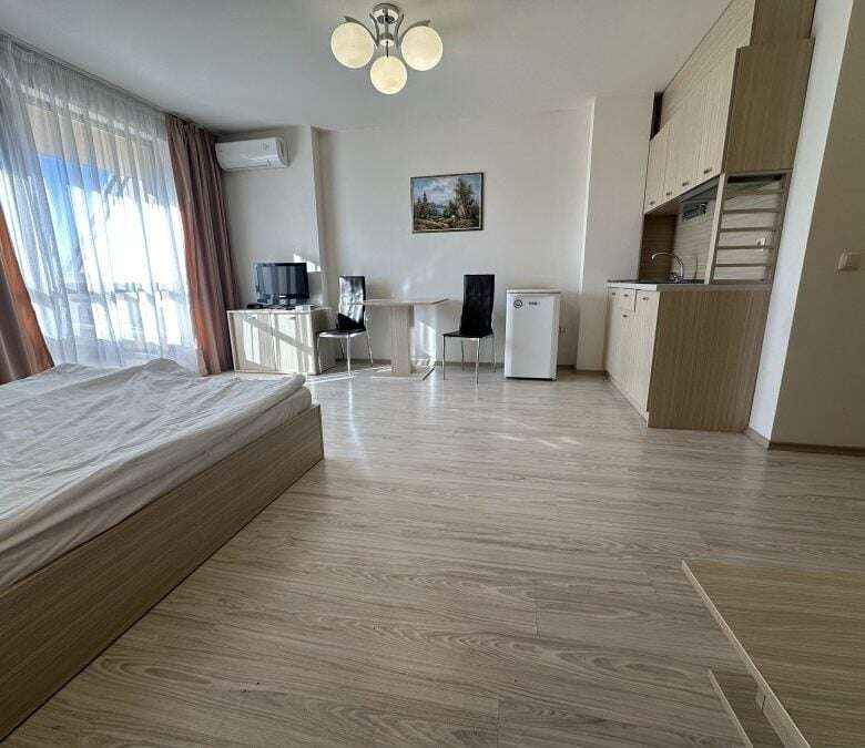 Bright furnished studio with kitchen, 55 sq.m. in Tarsis Club and SPA, Sunny Beach.