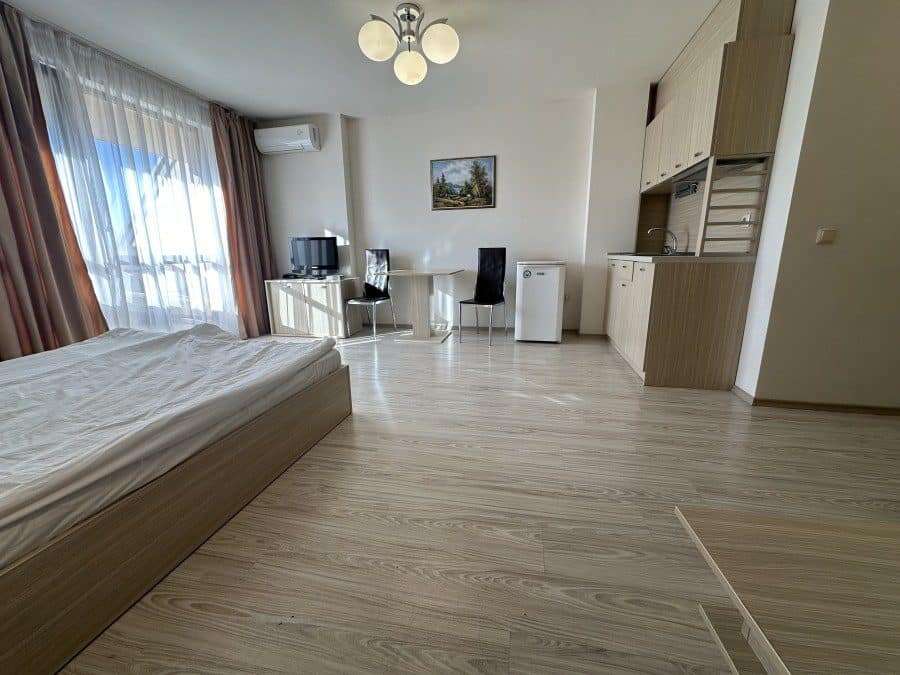 Bright furnished studio with kitchen, 55 sq.m. in Tarsis Club and SPA, Sunny Beach.