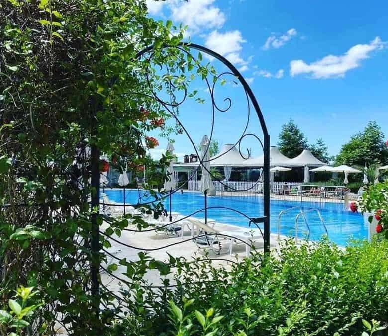 Bright furnished studio with kitchen and pool at Tarsis Club, Sunny Beach.
