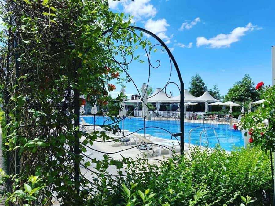 Bright furnished studio with kitchen and pool at Tarsis Club, Sunny Beach.