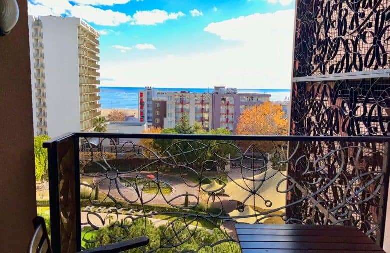Sea view studio apartment with balcony overlooking the Black Sea in Sunny Beach.