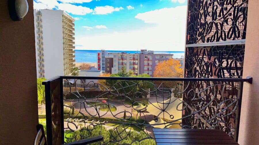Sea view studio apartment with balcony overlooking the Black Sea in Sunny Beach.