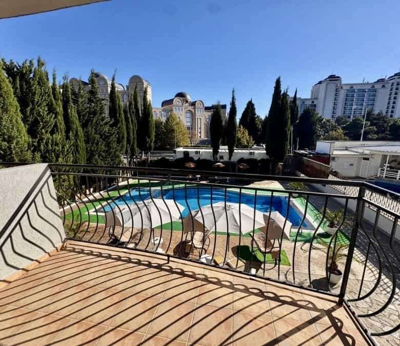 Apartment with pool view, 1 bedroom, 70 sq.m., located in Belle Air, Sveti Vlas, just 300 meters fro.