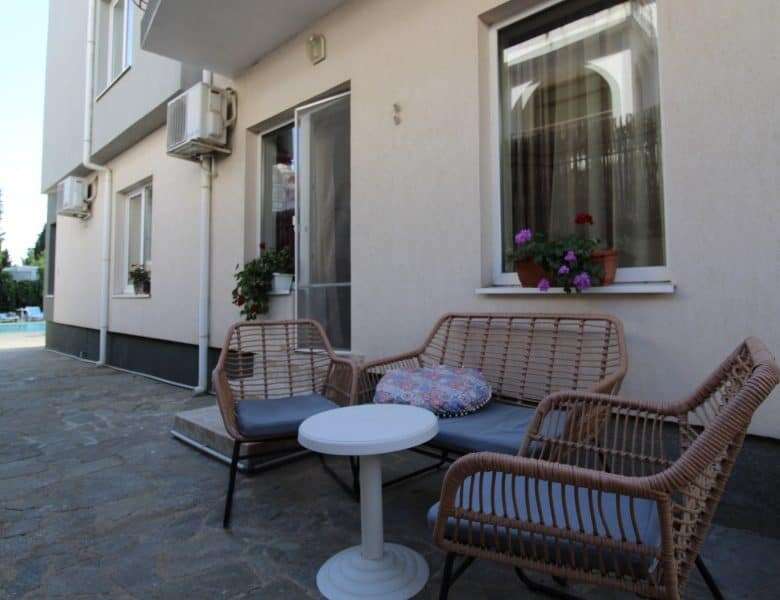Ground floor 2-bedroom apartment near the sea in Sveti Vlas, Bulgaria, with outdoor seating area and.