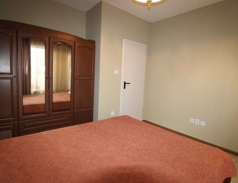 Bright interior of a 2-bedroom ground floor apartment near the sea in Sveti Vlas. Perfect for comfor.