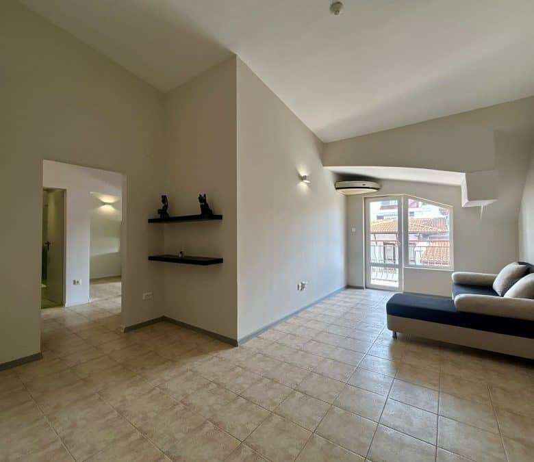 Bright top floor 2-bedroom apartment in Sveti Vlas, near the sea, 88 sq.m.