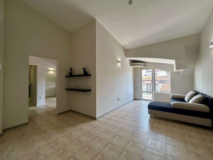 Bright top floor 2-bedroom apartment in Sveti Vlas, near the sea, 88 sq.m.
