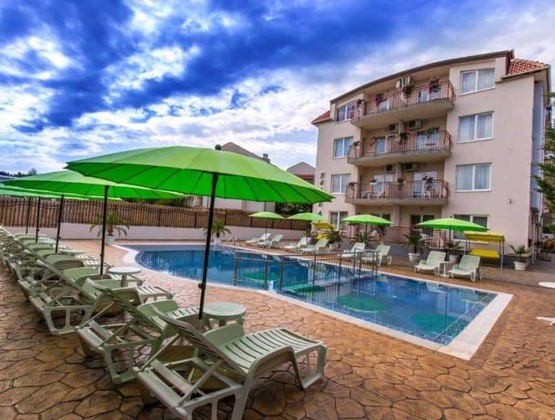 Bright apartment with balcony near the sea in Sveti Vlas, just 300m from the beach.